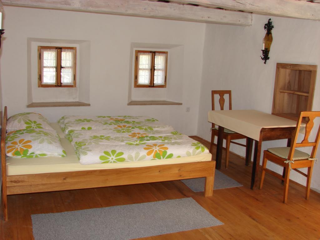Apartments Koptur Skocjan  Pokoj fotografie